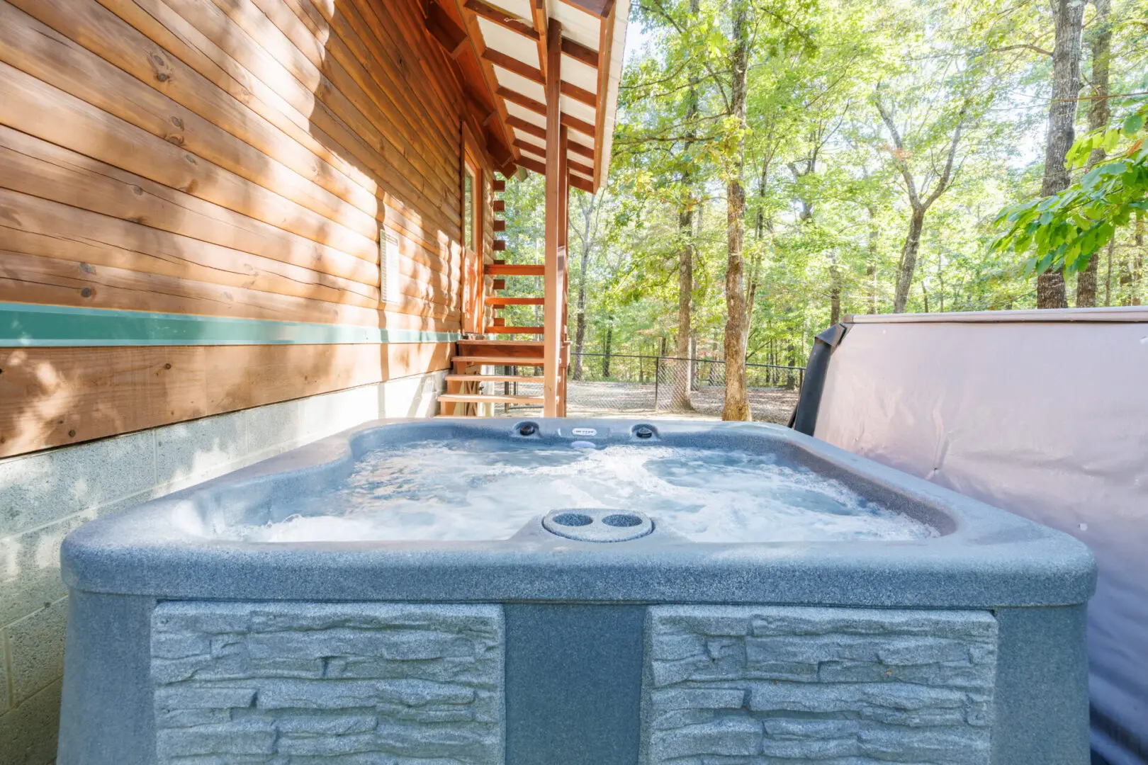 A hot tub in front of a cabin in pigeon forge.