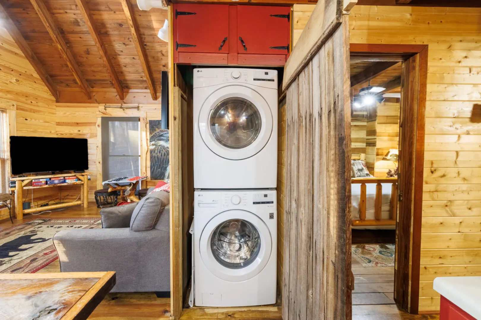 A cozy log cabin complete with a washer and dryer, perfect for your relaxing vacation.